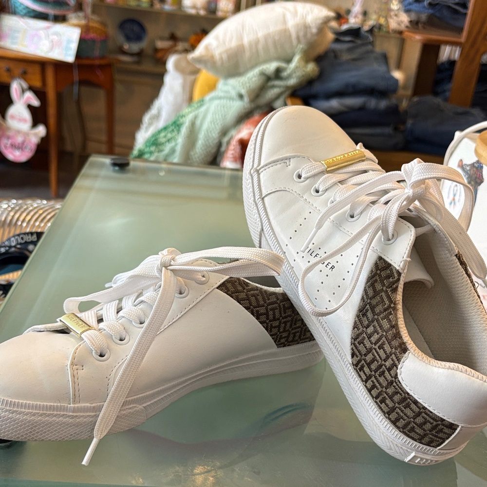 Tommy Hilfiger White Sneakers with Brown Logo Panels